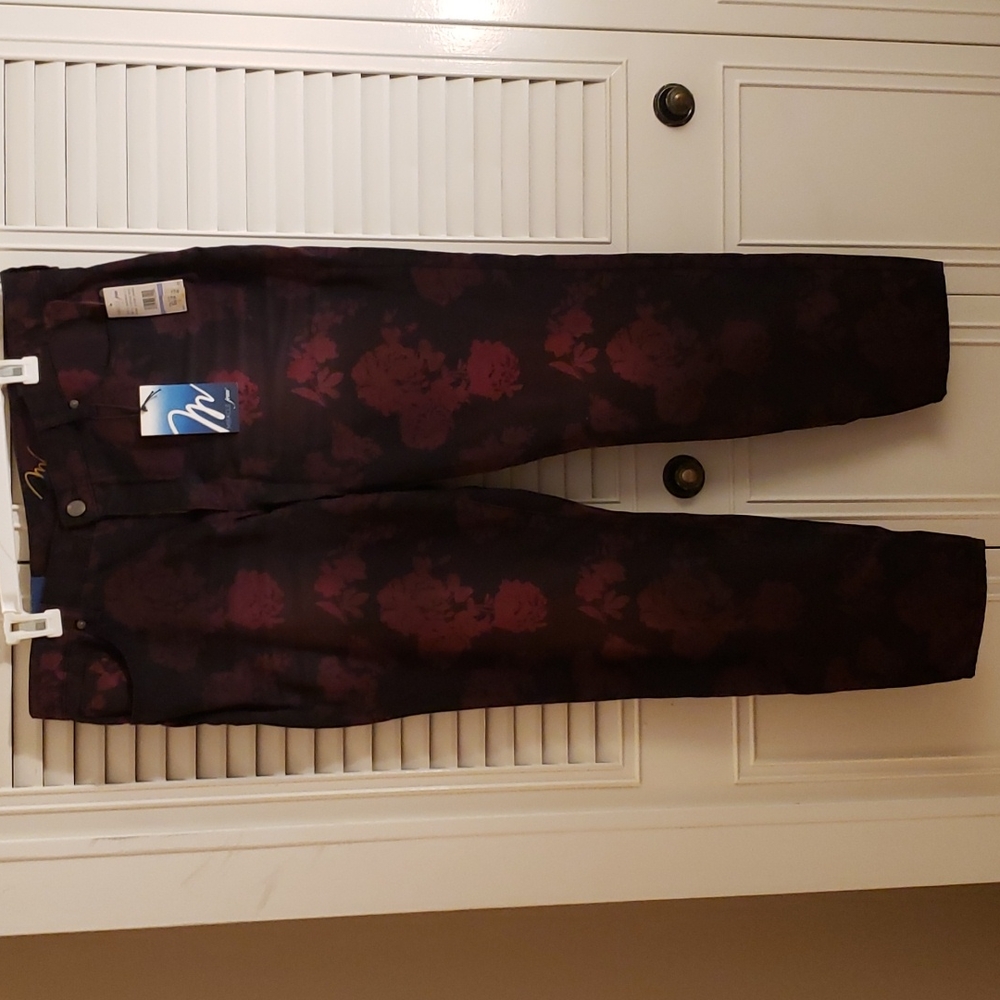 NWT Floral Miracle Jeans 18
